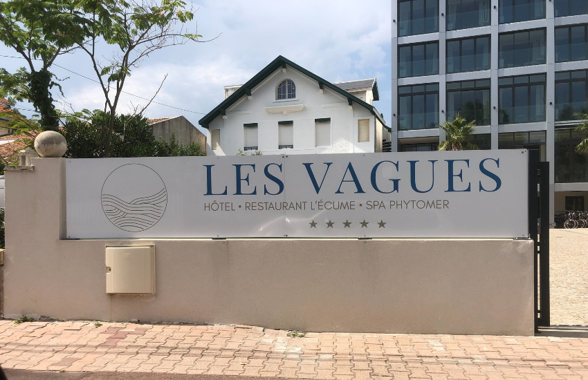 Image d'un panneau enseigne