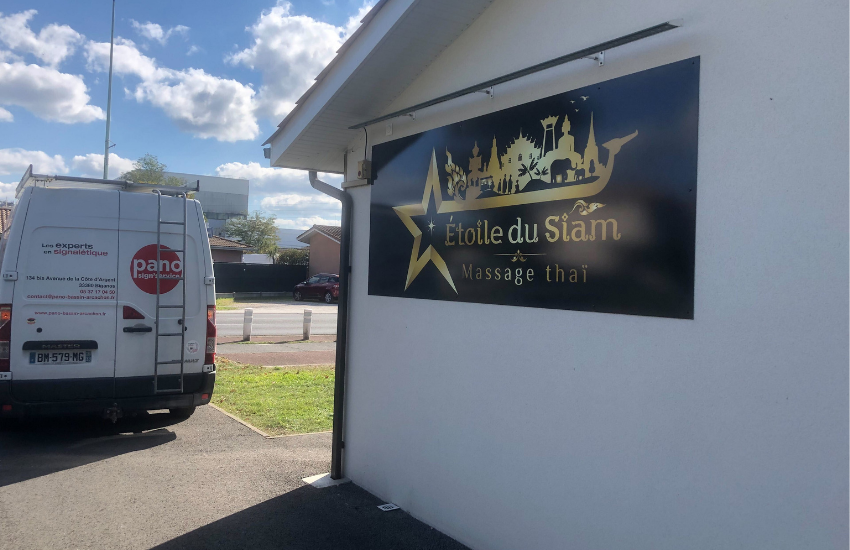 Image d'un panneau enseigne