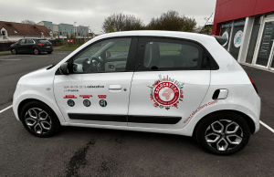 Semi covering sur une voiture