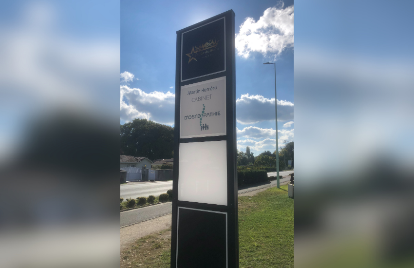 Image d'un totem publicitaire